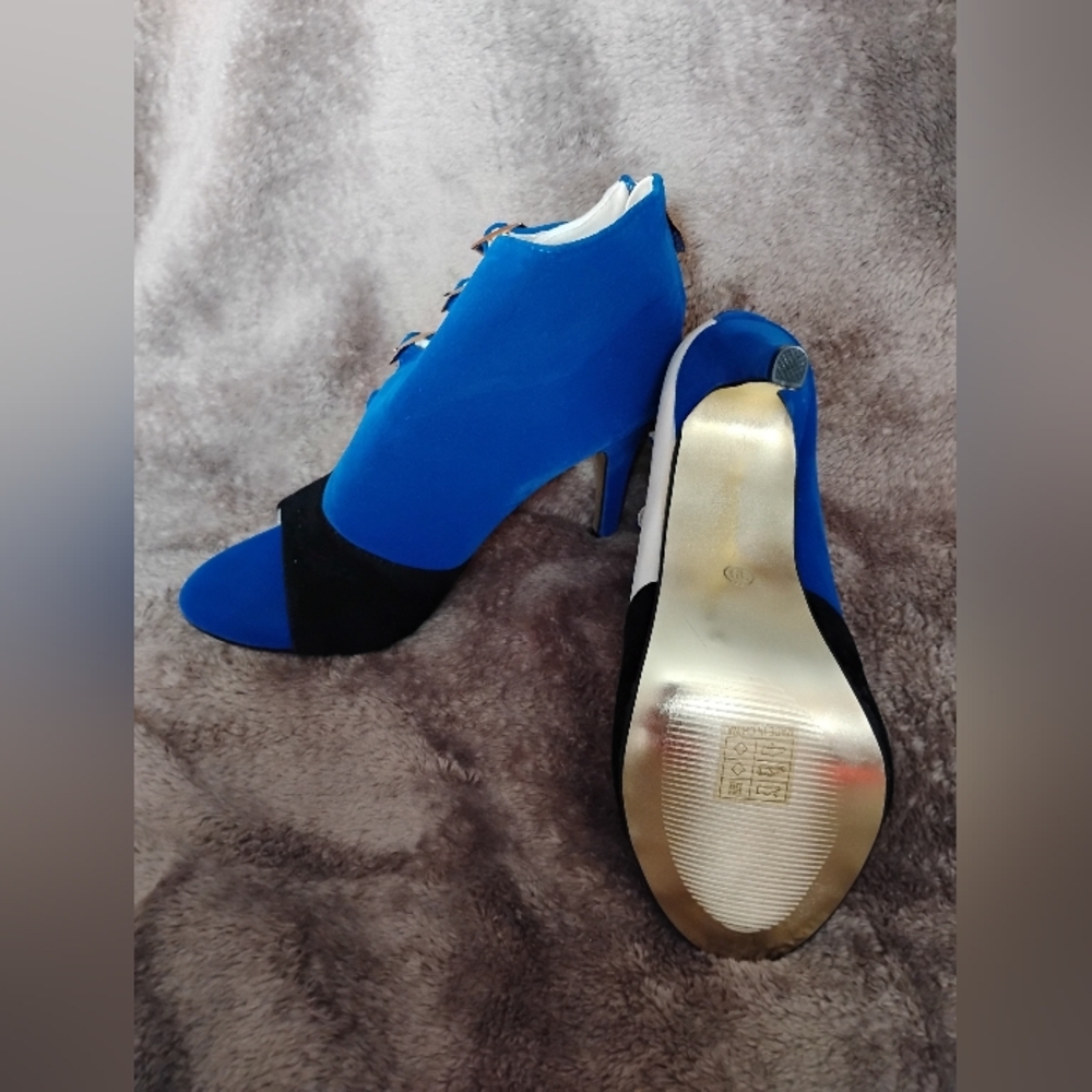 Elegant Blue and Black Women's Heels. New Condition